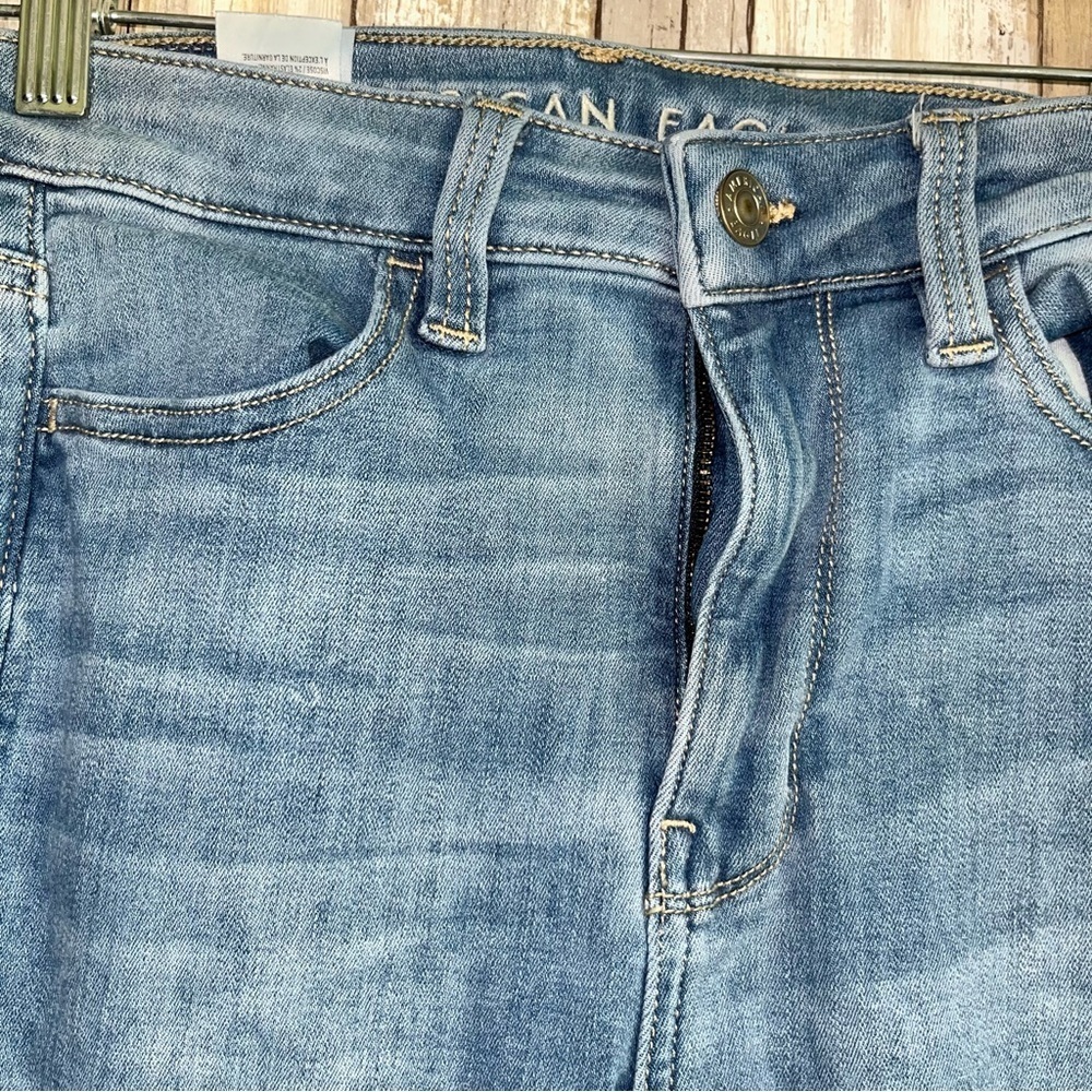 American Eagle Next Level Stretch Light Wash Super High Rise Jegging Short - Picture 4 of 8